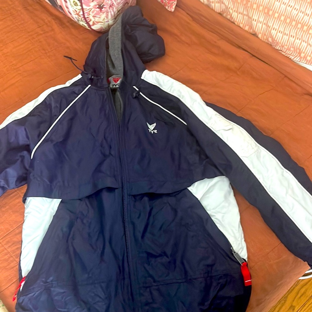 Youth Large TYR swim warm up jacket. Used lightly for one season. Fleece inside